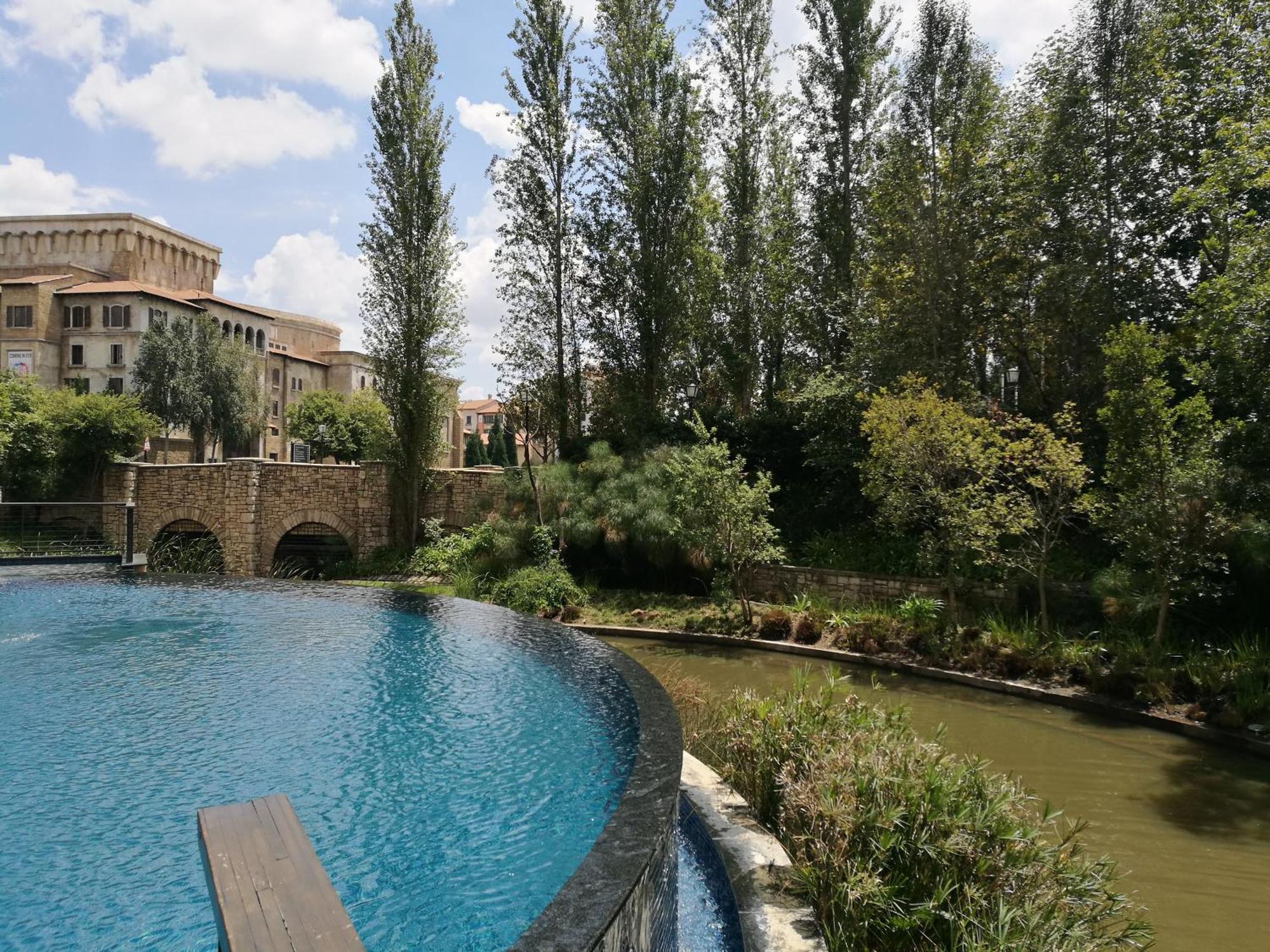 Pivot Hotel Montecasino Johannesburg Bagian luar foto